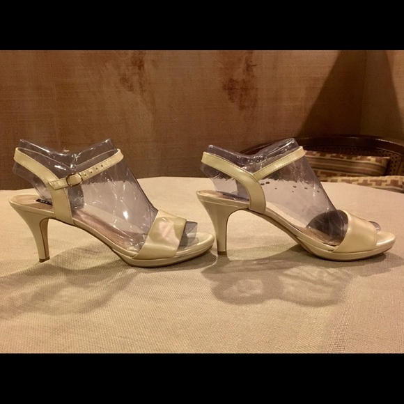 βΌοΈSOLDβΌοΈAlex Marie Leather Pumpππ΄ - Picture 8 of 10